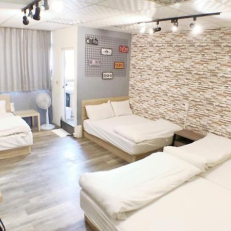 Fengjia Gift Box Homestay Ταϊχούνγκ Εξωτερικό φωτογραφία