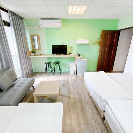 Fengjia Gift Box Homestay Ταϊχούνγκ Εξωτερικό φωτογραφία