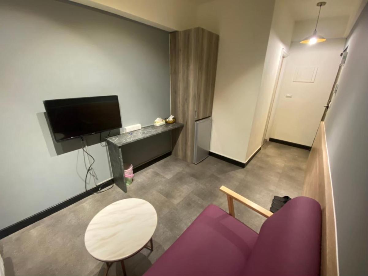 Fengjia Gift Box Homestay Ταϊχούνγκ Εξωτερικό φωτογραφία