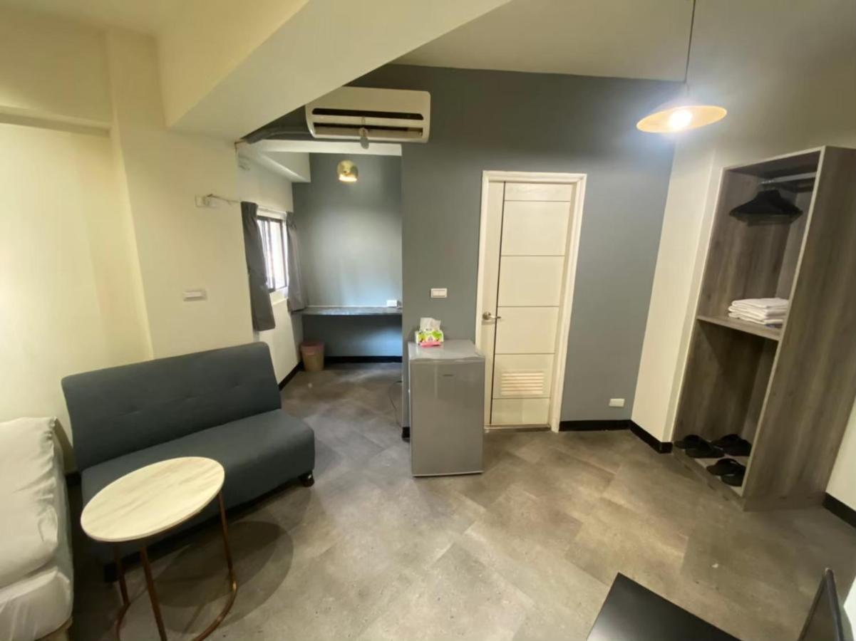 Fengjia Gift Box Homestay Ταϊχούνγκ Εξωτερικό φωτογραφία