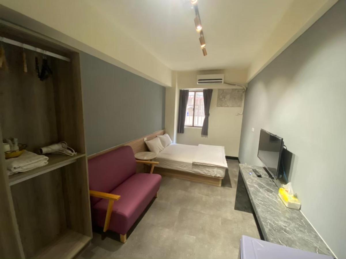 Fengjia Gift Box Homestay Ταϊχούνγκ Εξωτερικό φωτογραφία