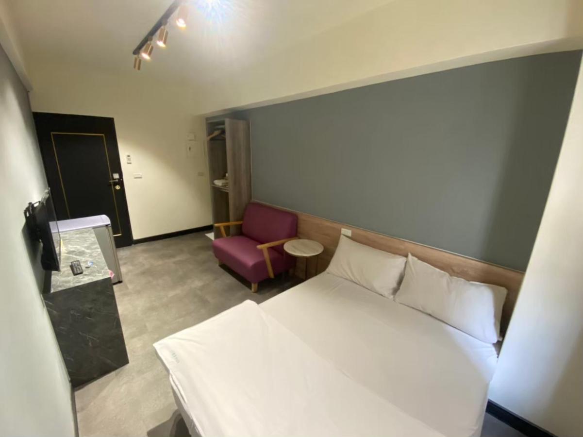 Fengjia Gift Box Homestay Ταϊχούνγκ Εξωτερικό φωτογραφία