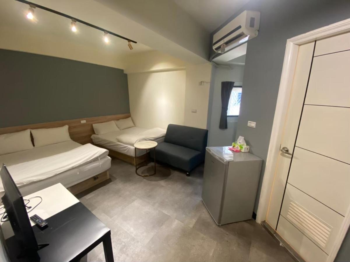 Fengjia Gift Box Homestay Ταϊχούνγκ Εξωτερικό φωτογραφία