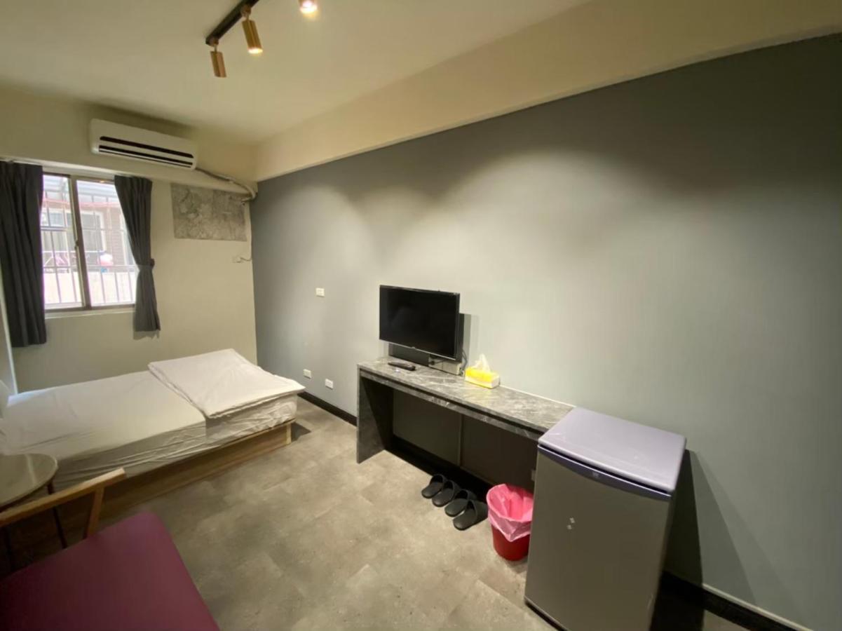 Fengjia Gift Box Homestay Ταϊχούνγκ Εξωτερικό φωτογραφία