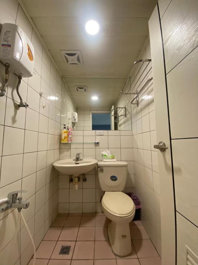 Fengjia Gift Box Homestay Ταϊχούνγκ Εξωτερικό φωτογραφία