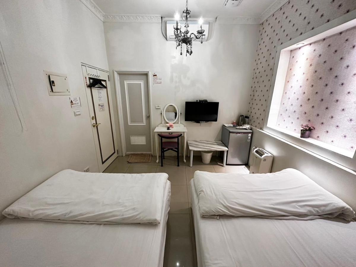 Fengjia Gift Box Homestay Ταϊχούνγκ Εξωτερικό φωτογραφία