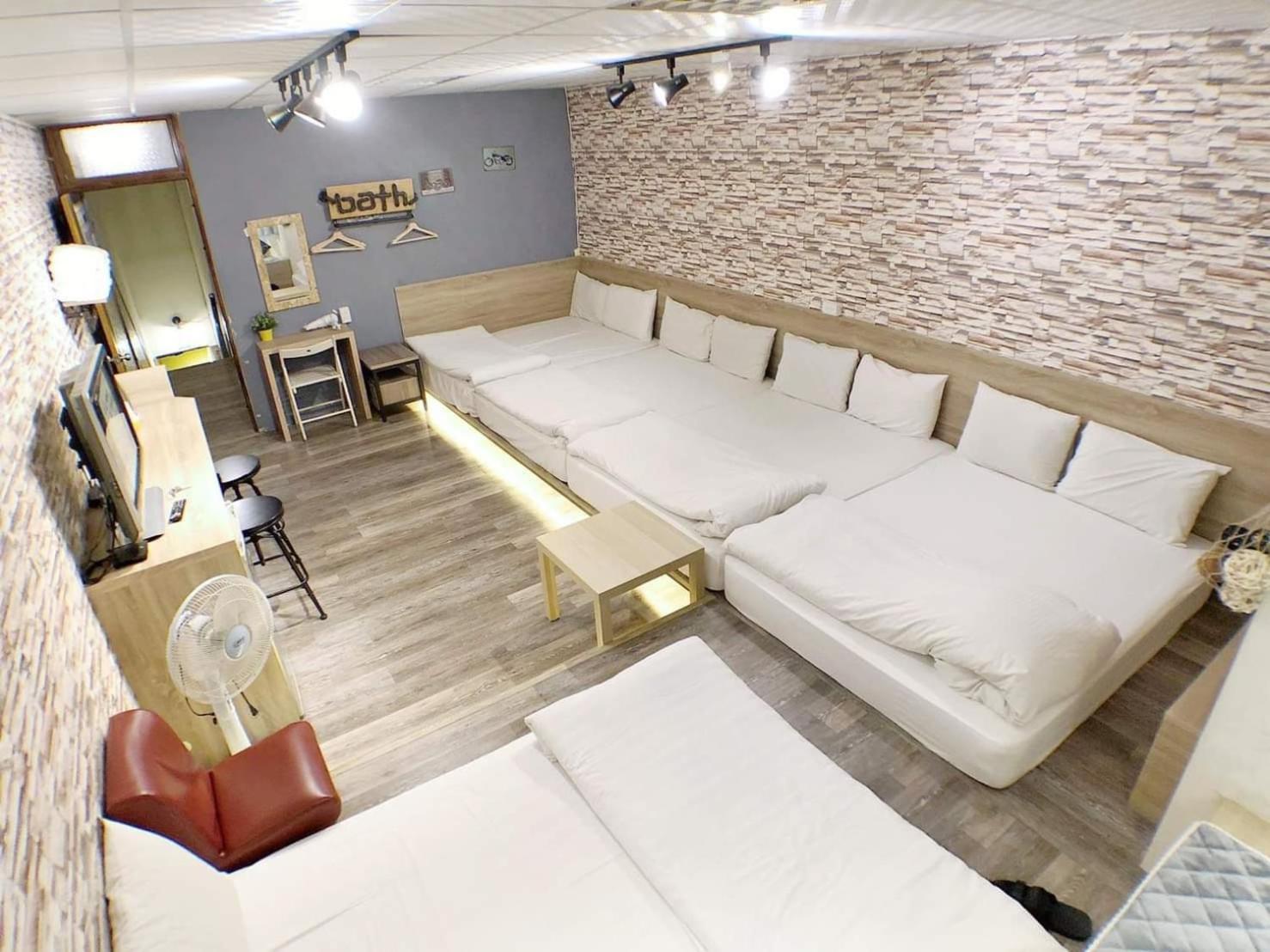 Fengjia Gift Box Homestay Ταϊχούνγκ Εξωτερικό φωτογραφία