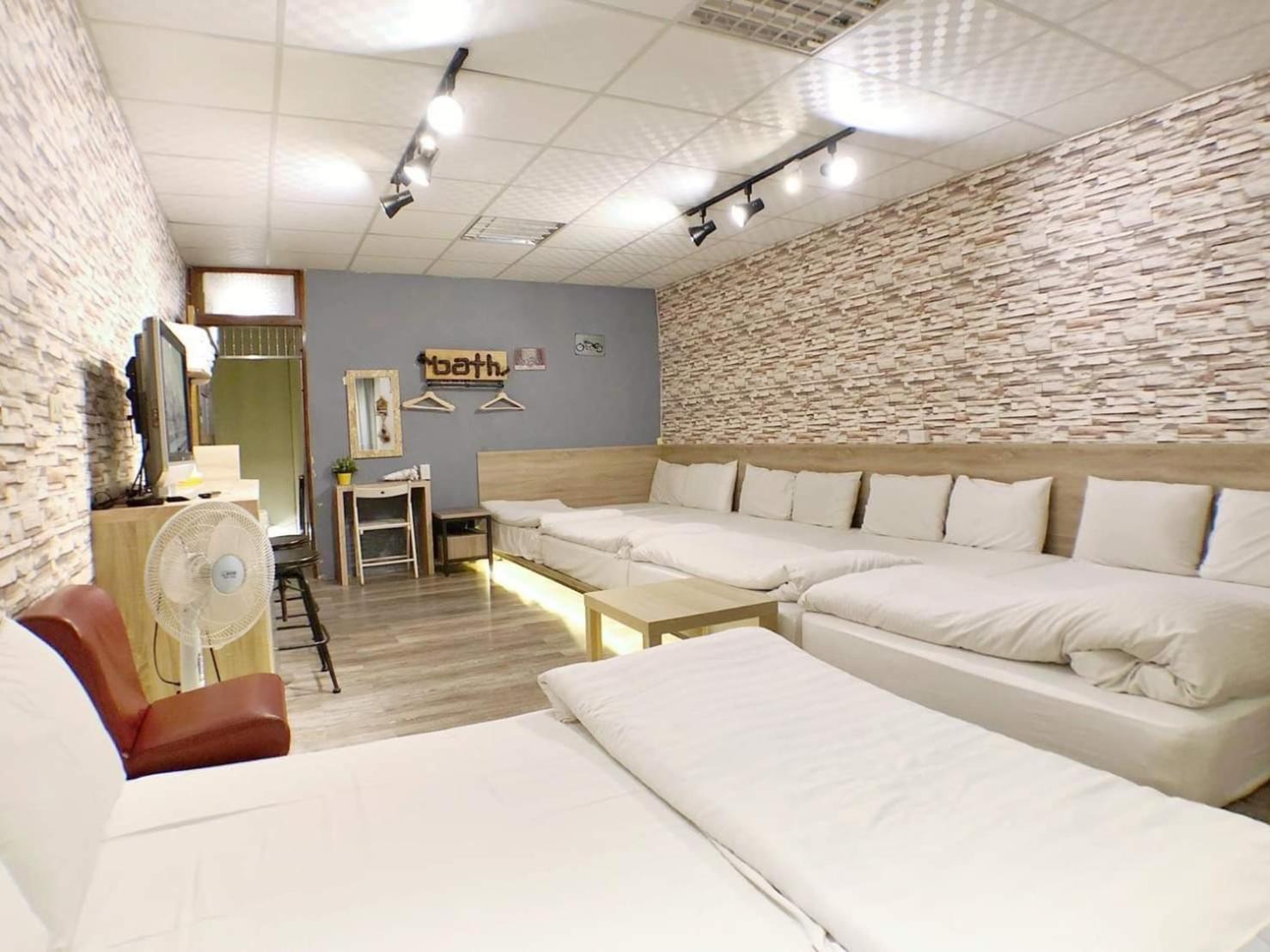 Fengjia Gift Box Homestay Ταϊχούνγκ Εξωτερικό φωτογραφία