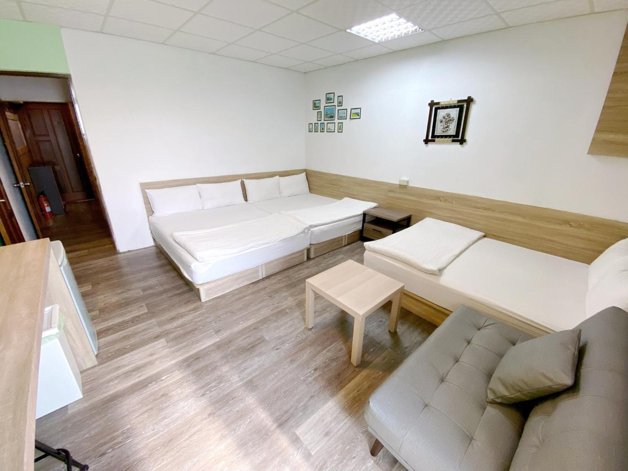 Fengjia Gift Box Homestay Ταϊχούνγκ Εξωτερικό φωτογραφία